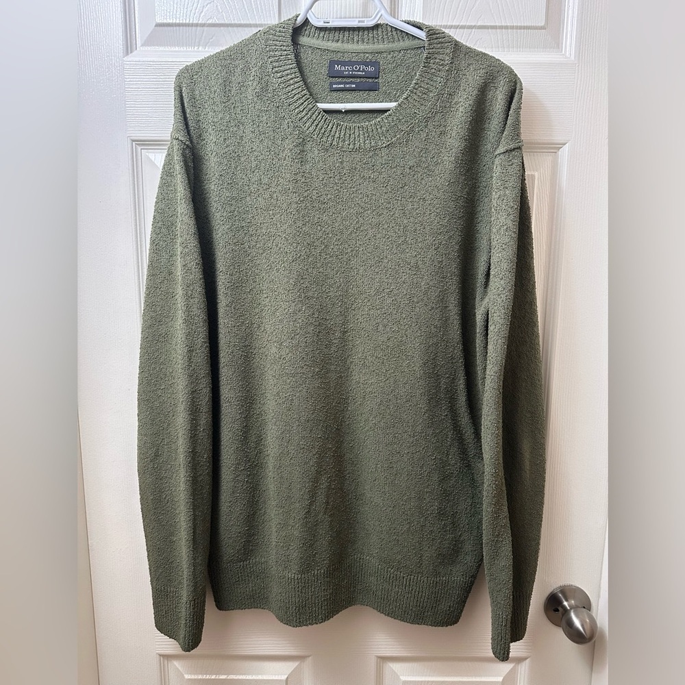 Textured Crewneck Sweater made from 100% organic cotton. In EUC